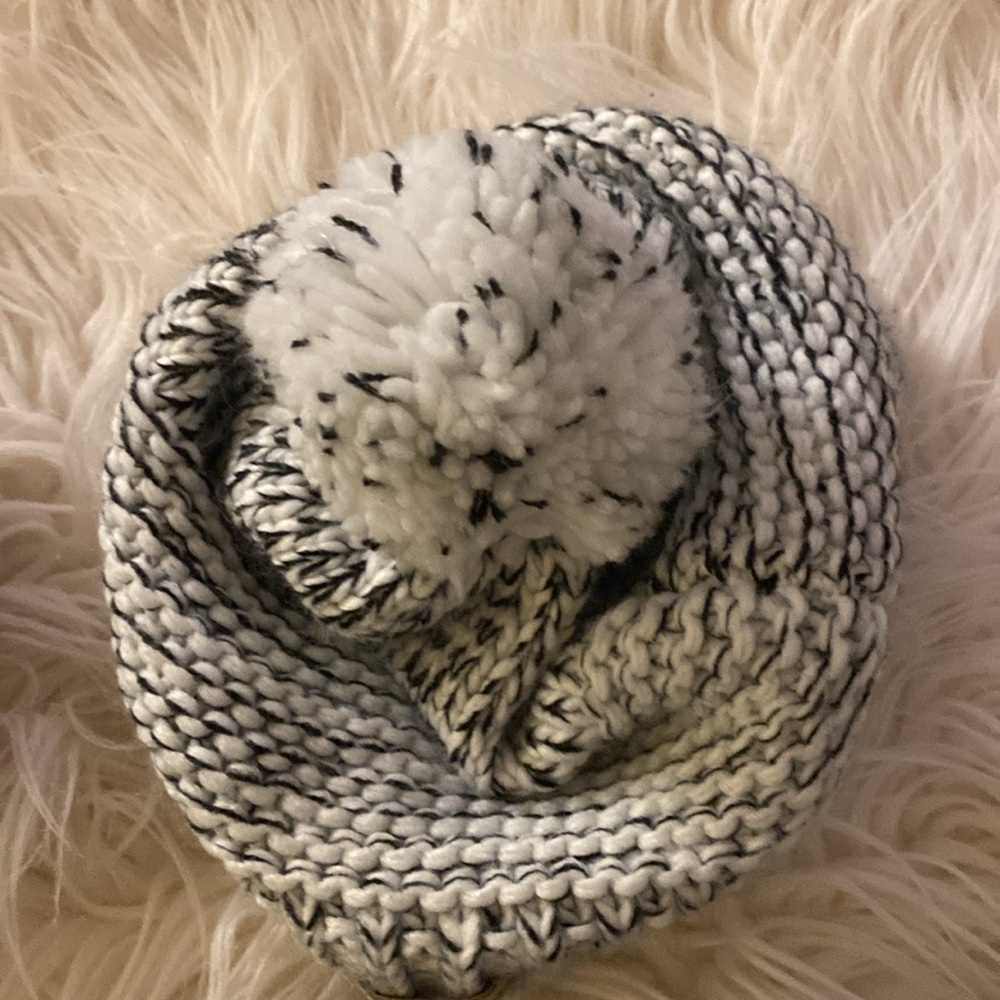 COLUMBIA ladies knitted beanie Pom Pom - Picture 6 of 9